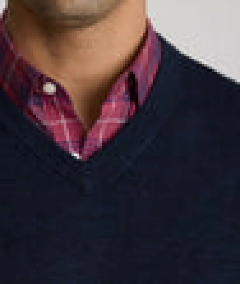 merino-wool-v-neck-sweater-rKJKXUKJ-4.webp Sweaters>UNTUCKit Merino Wool V-Neck Sweater